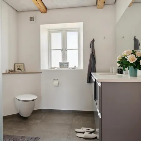 2 Bedroom Beautiful In 펜션