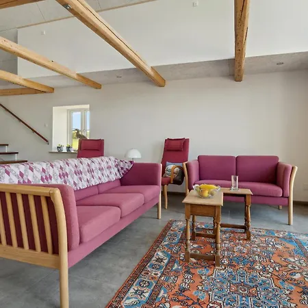 2 Bedroom Beautiful In 펜션 Fur