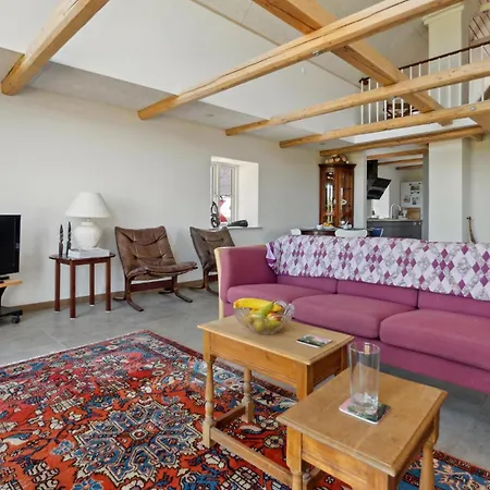 2 Bedroom Beautiful In Fur